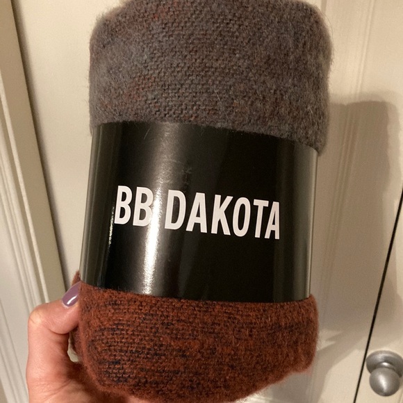 NEW BB Dakota Poncho one size Mulberry. - Picture 3 of 5